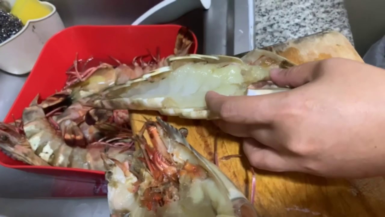 Tutorials on how to clean hipon or shrimp