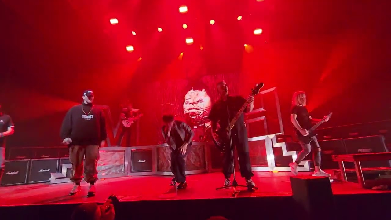 mass hysteria Roots Bloody Roots zenith paris 2025