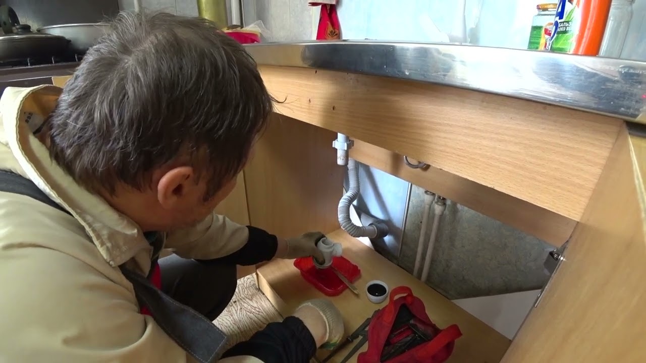 Вызвала водопроводчика Дмитрия Вадимовича У нас булькает!_05.11.2022