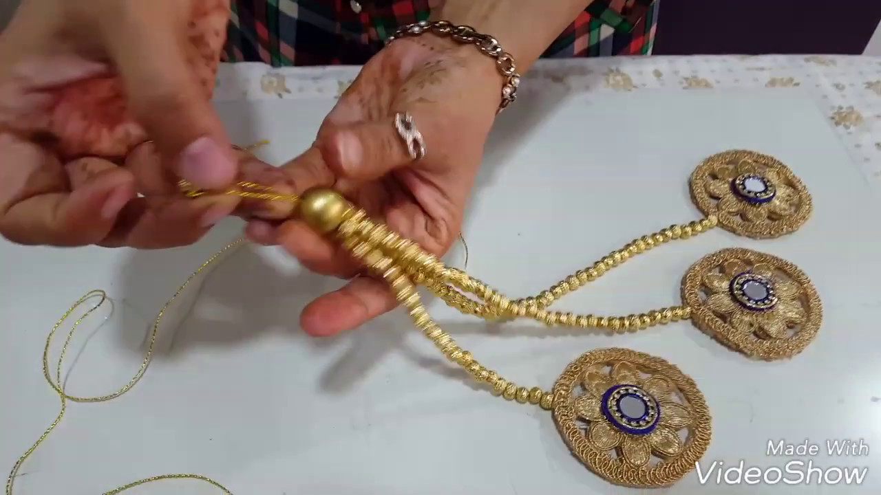 15. Fancy Hangings (Latkan)
