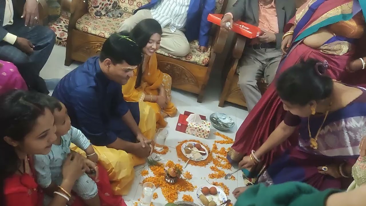 বড়ো ভাগ্নীর হবু বরের আশীর্বাদান্তে ভাগ্নীর মা,কাকি এবং পিশি