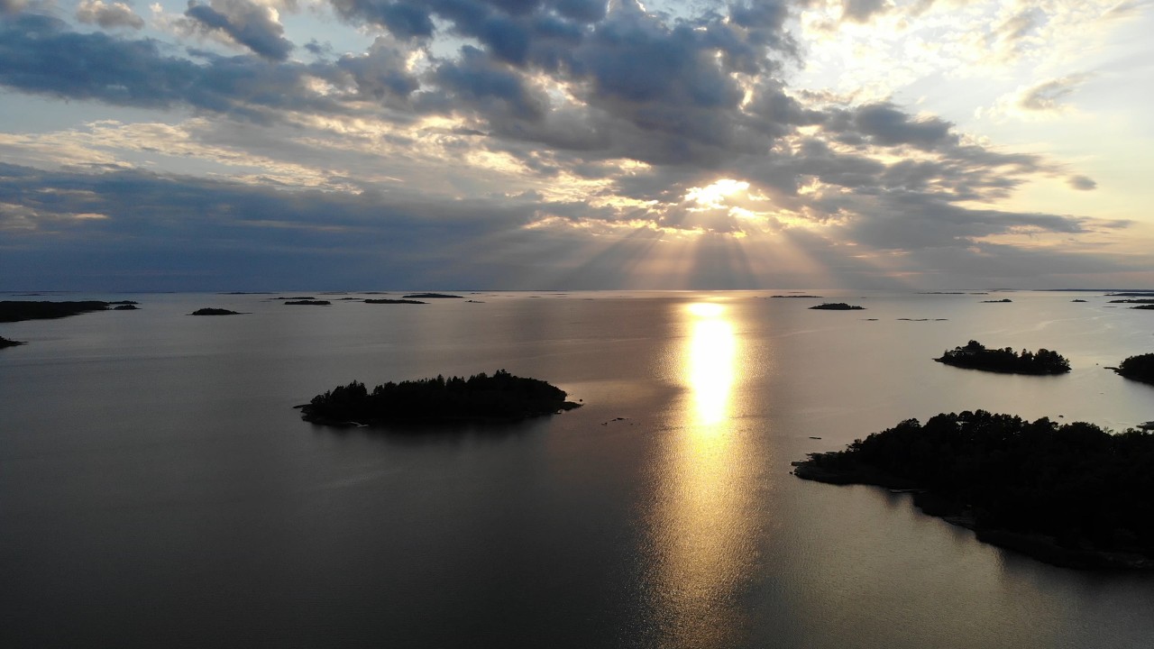 Latvojen yläpuolelta - Dronevideoita Etelä-Suomesta