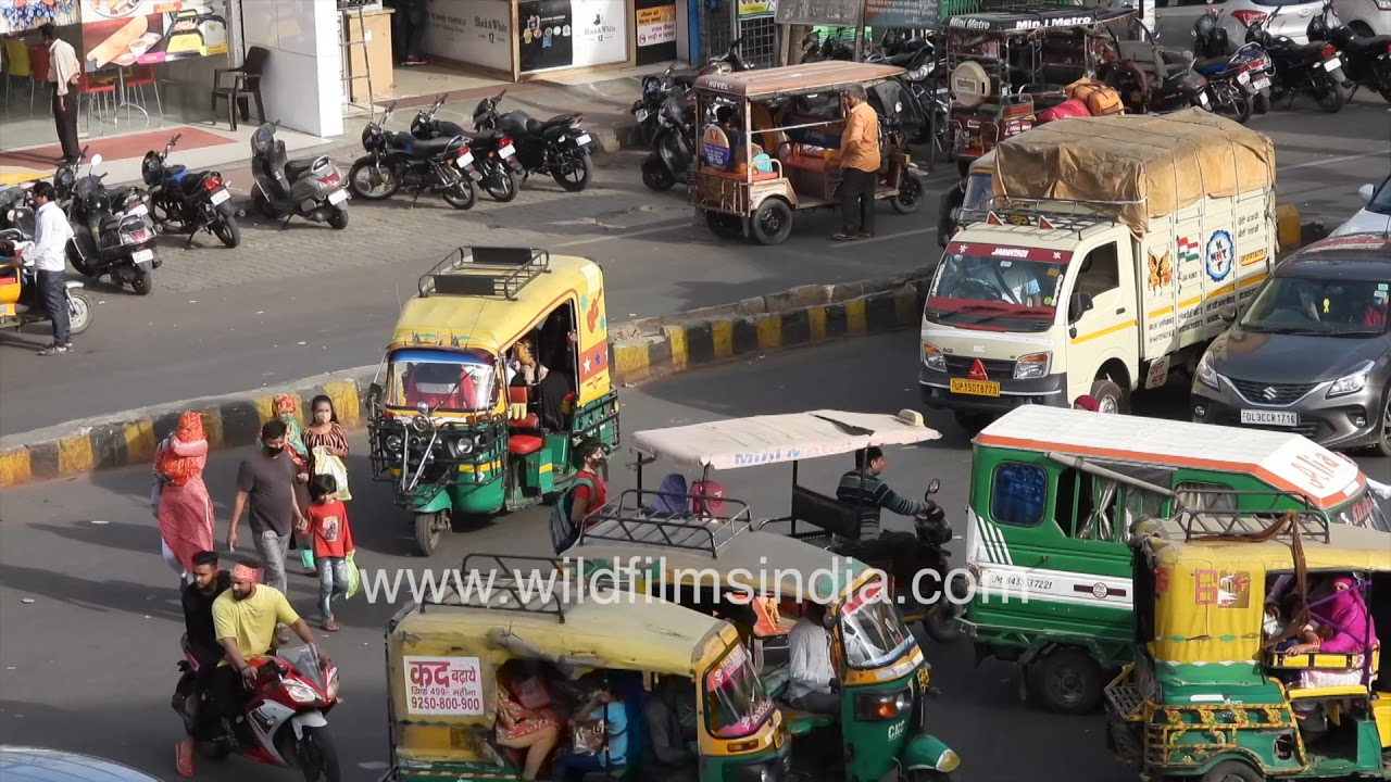 Vehicular madness at intersection in Meerut, Uttar Pradesh - Pedestrians and cars cross each other