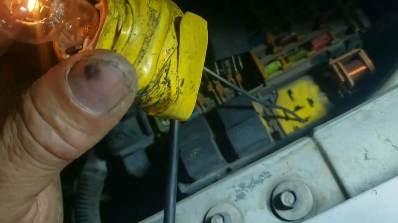 FORD RANGER 2002 STANDAR . NO DA MARCHA AL PISAR EL CLUTCH,QUE HACER PARA ENCENDERLA ,SIN BATALLAR