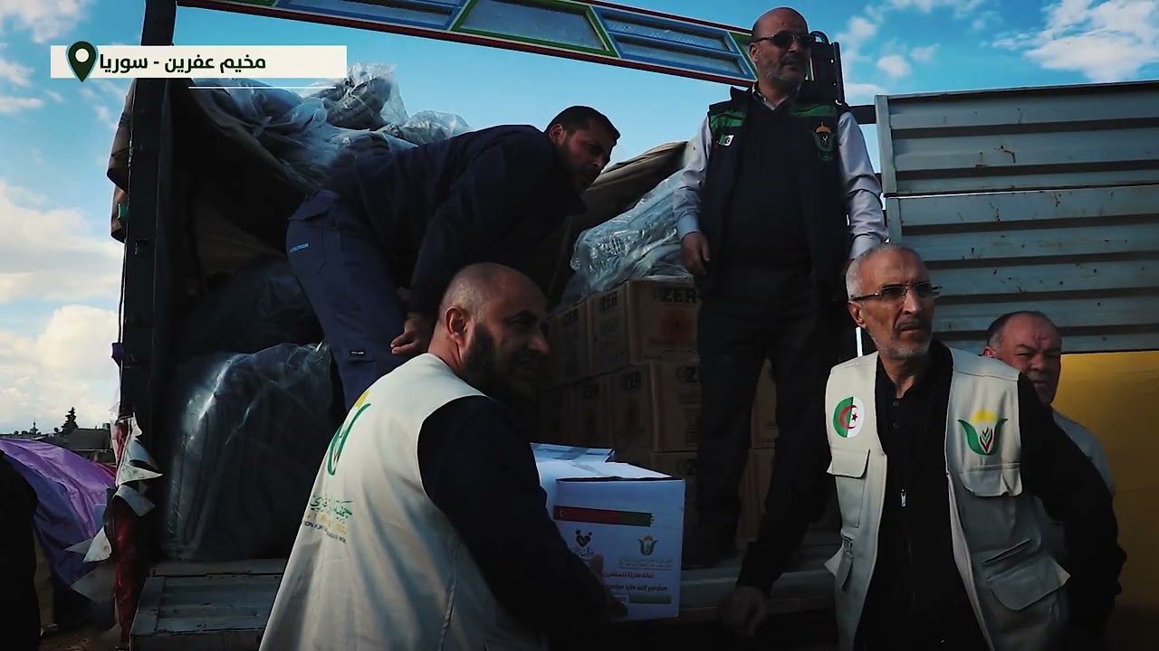 شاهد .. جمعية البركة الجزائرية تقدم مساعدات كبرى لمتضرري زلزال شمال سوريا وجنوب تركيا