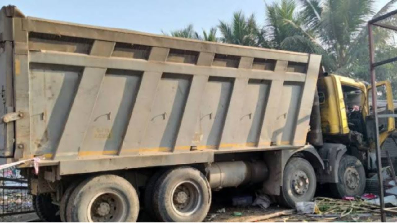15 Sleeping Labourers Killed After Dumper Runs Over Them In Surat