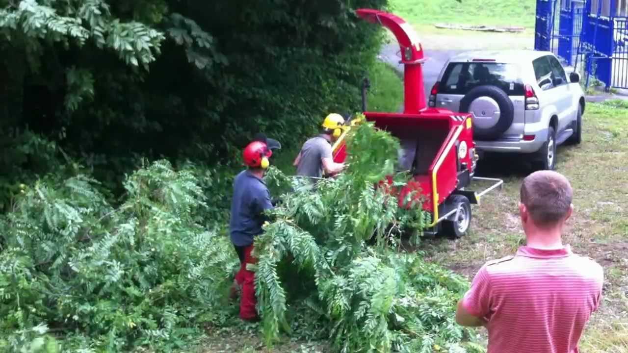 Démo broyeur TP 200-TP160 FSI FRANKSAN avec une mairie
