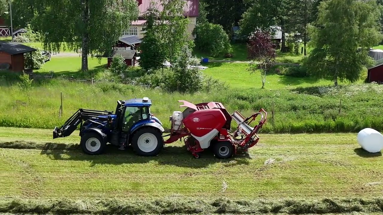 Heinän paalausta pyöröpaaliin Lely Welger yhdistelmäpaalaimella. Baling the hay in round bales.