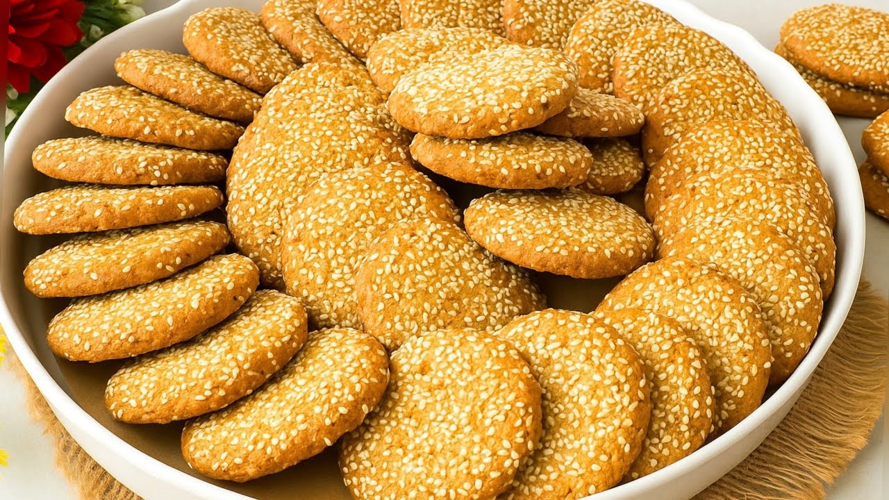 أحلي من القراقيش وأنعم من البسكوت بدون بيض ولا سمن ولازبده❗️كعك الأفران بالسمسم هتنبهري بجماله 👌