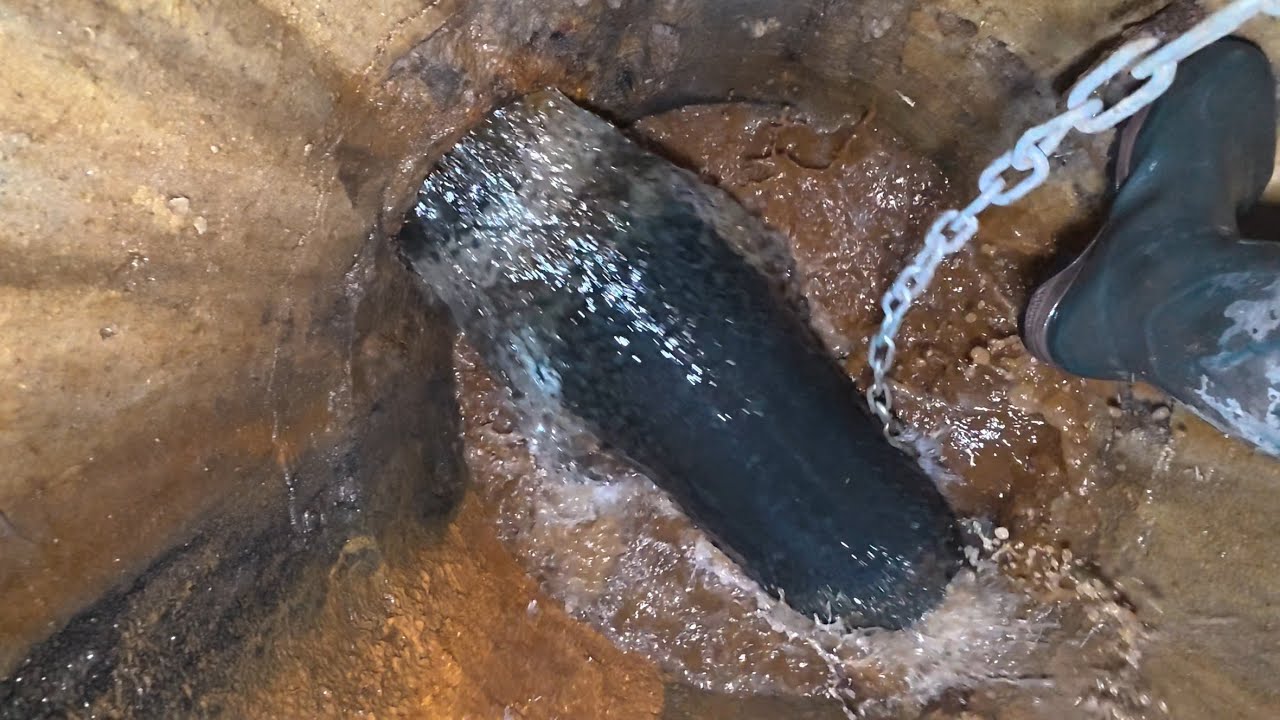 Blocked Drain 🕳️ So sieht es aus, wenn man eine Blase aus dem Kanalrohr holt 🕳️💪🏻