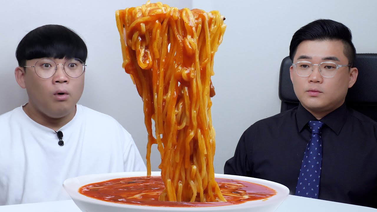 짜장면에서 왜 군대 맛이..?! 흑백리뷰