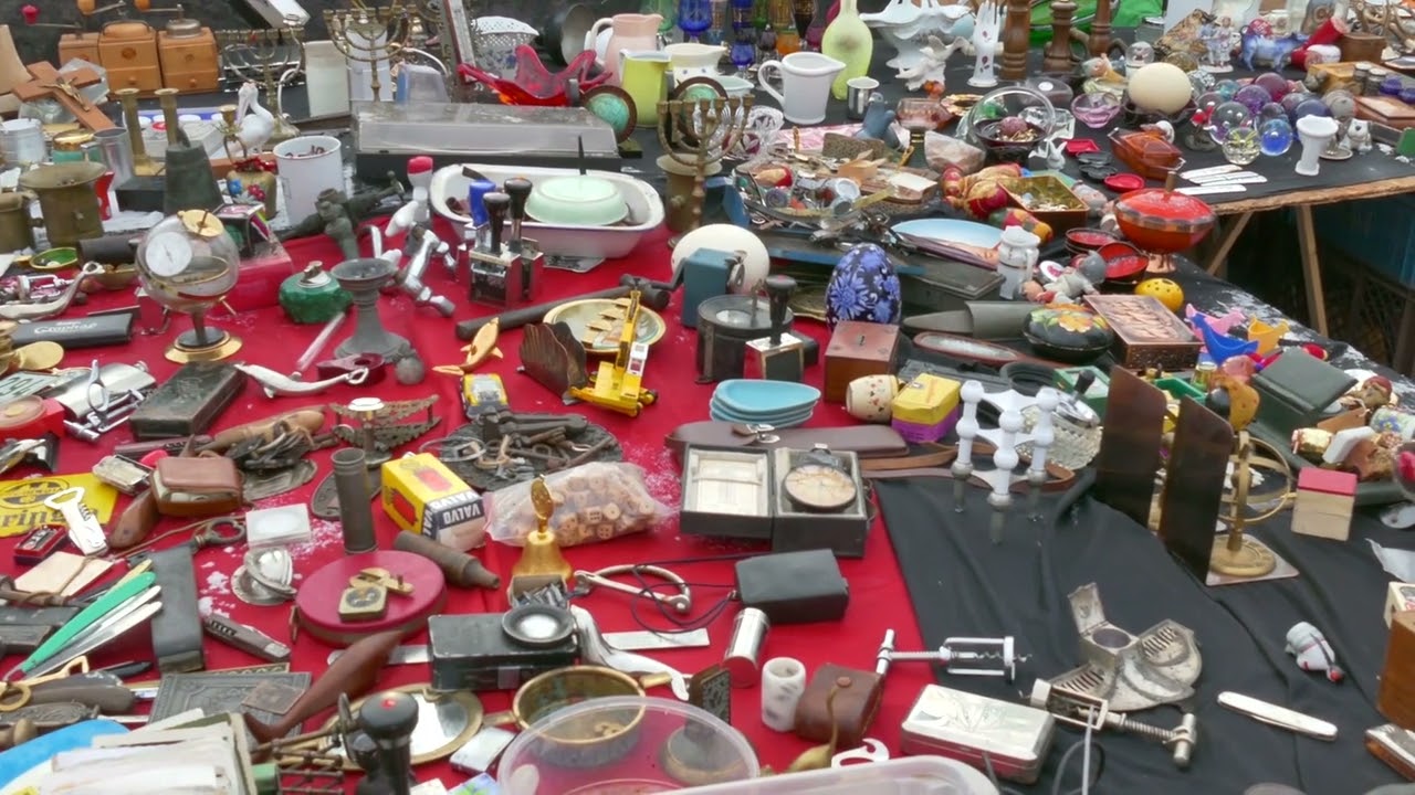 Furto al mercatino dell'usato: denunciati due fratelli