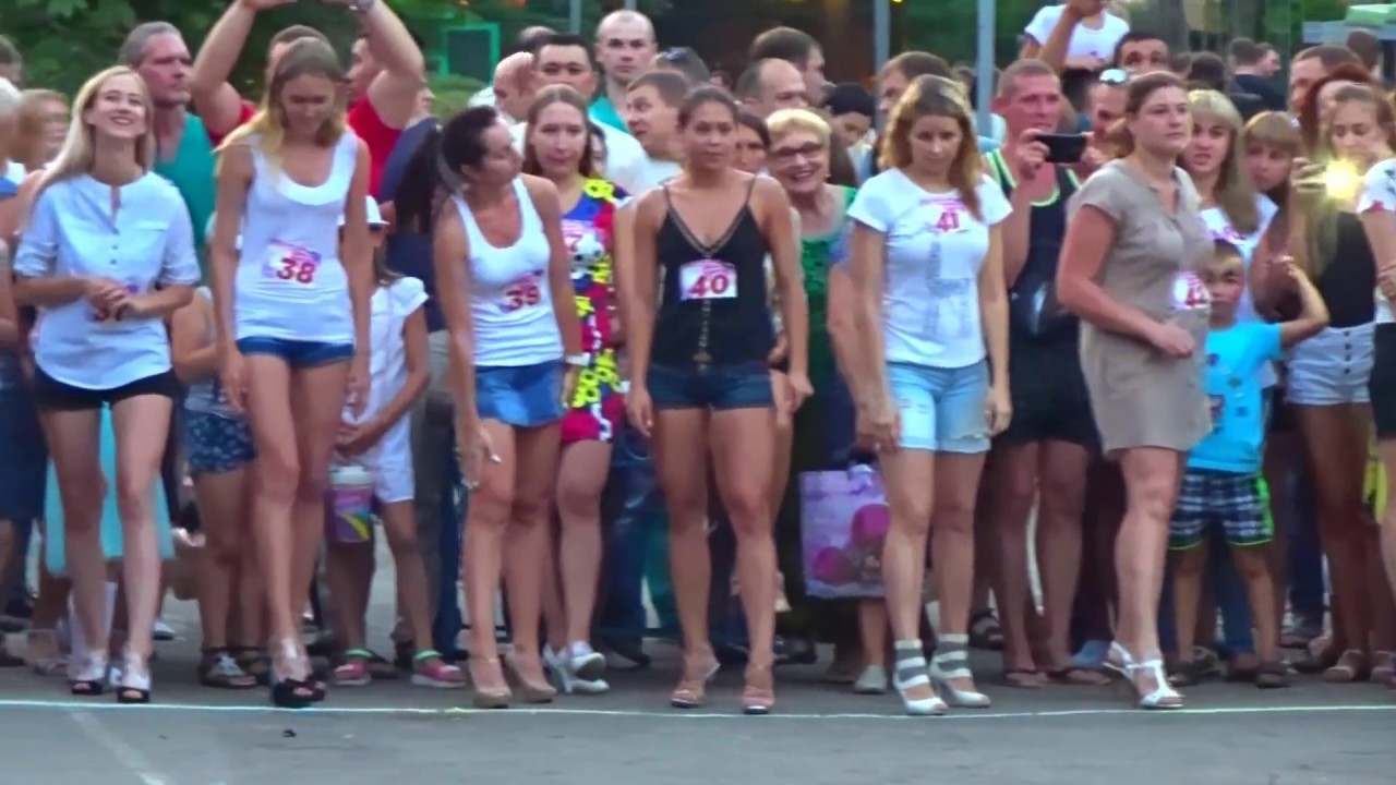 RUSSIAN GIRLS, CRAZY DANCE and RUNNING in High Heels, Awesome!
