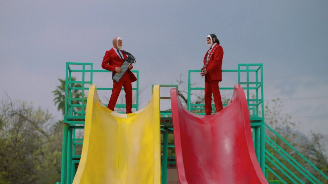 Sueño Fronterizo Feat. Kinky - Nortec: Bostich + Fussible  (Video Oficial)