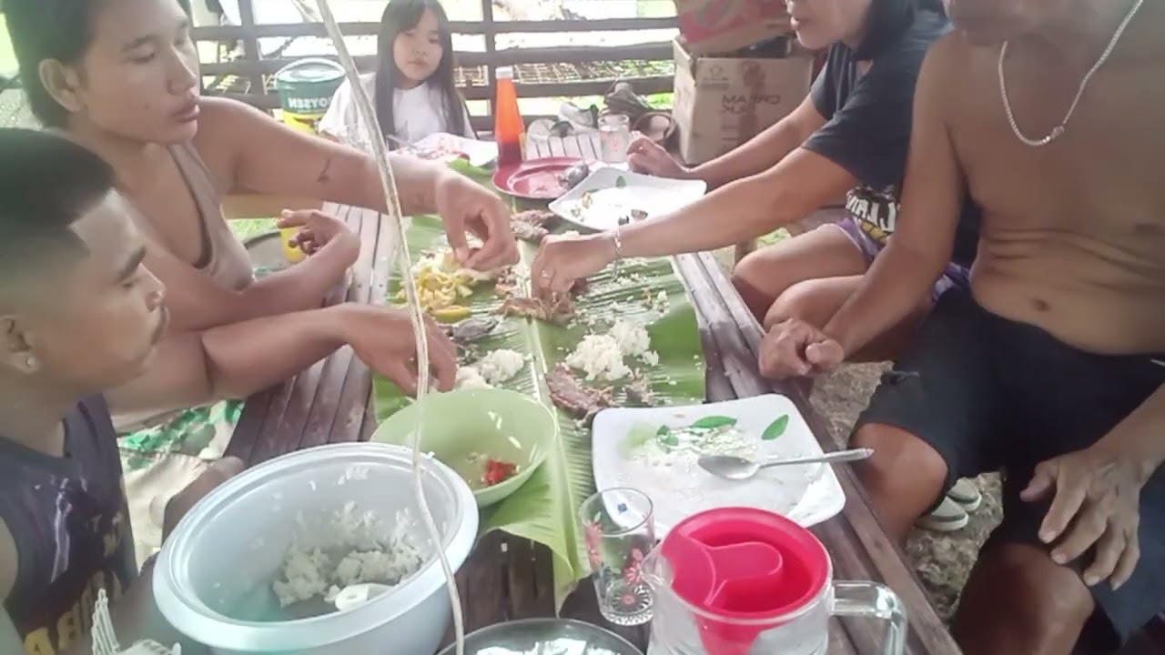 Lunch time kain po Tau....