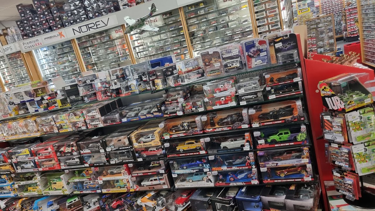Let's have a look in this Giant Diecast Hobby Shop Hünerbein in Aachen. Diecast Hunting in Europe!