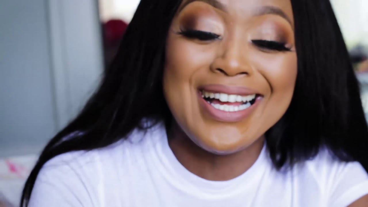 Get your bibs, because its messy but oh so delicious - It's a seafood boil with Lerato Kganyago!