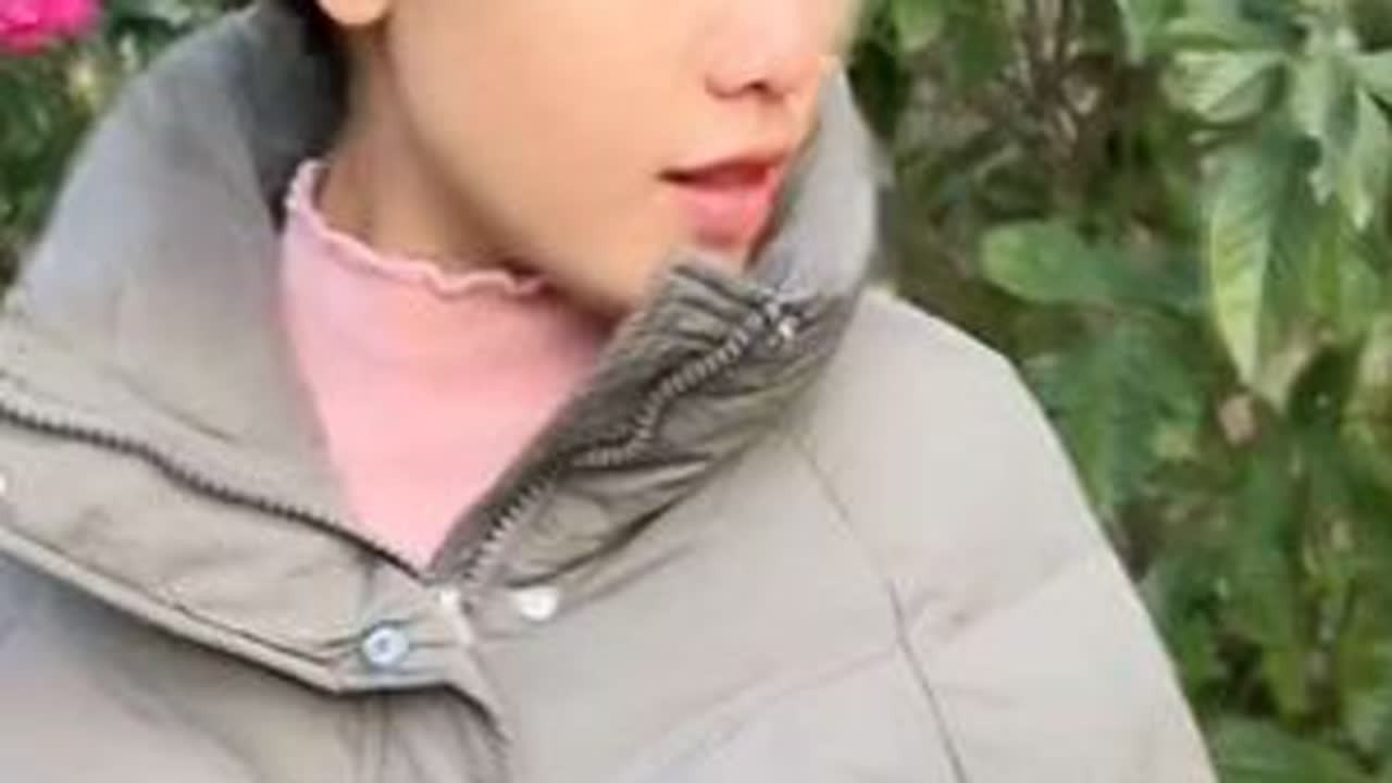 老牛在家也闲不住，家里种了很多菜 #牛牛阿娜 #老挝媳妇