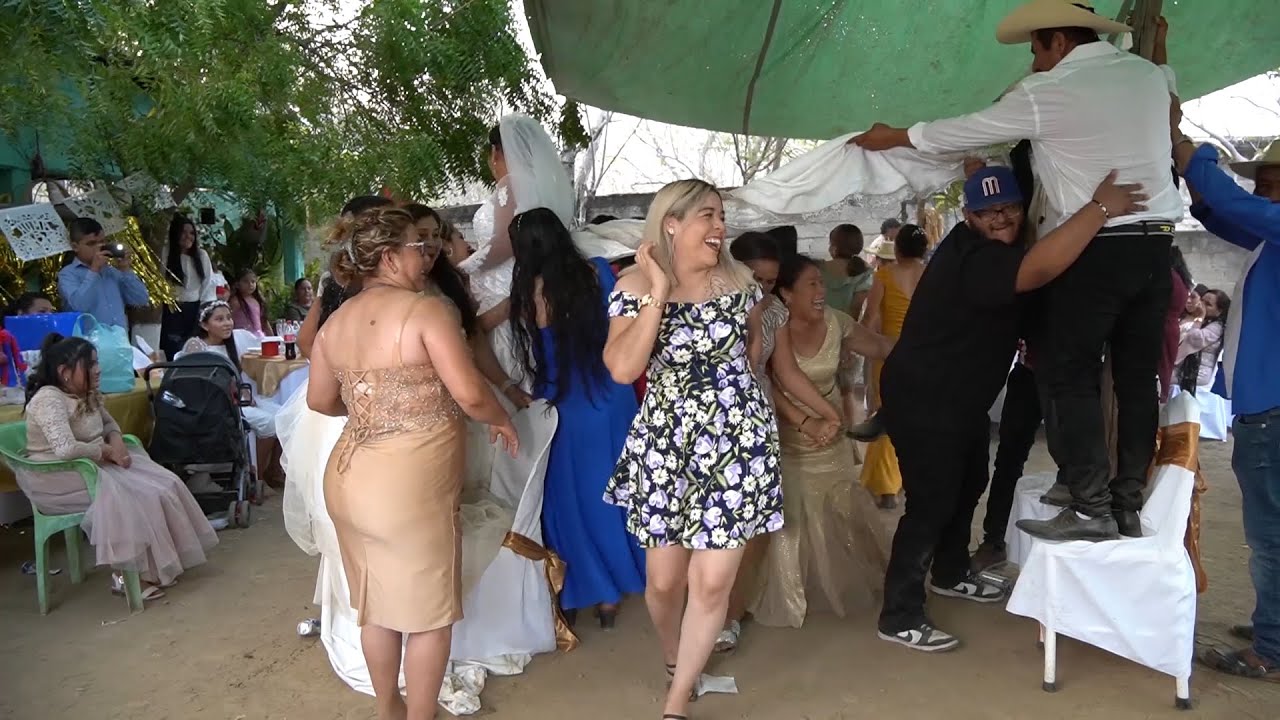 PERO QUE BONITAS SON LAS FIESTAS EN EL RANCHO #lasmejoresfiestas #bailesmexicanos #musica #boda
