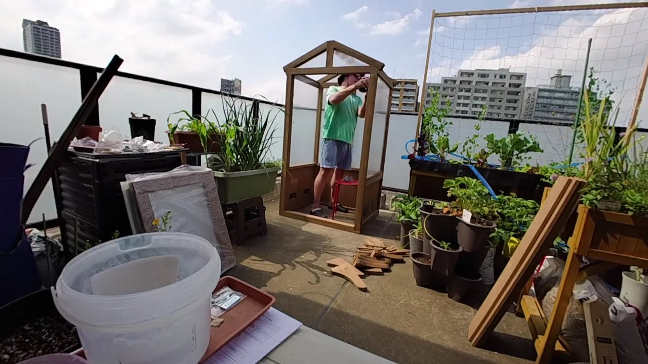Yardistry Urban Greenhouse Assembly