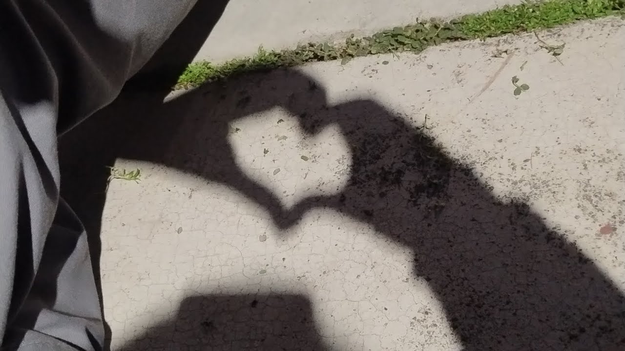 Cover de la canción Ella es feliz de 
