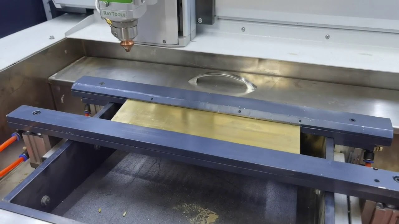 1500W nLIGHT Gold silver brass laser cutting machine with 400x200mm working area