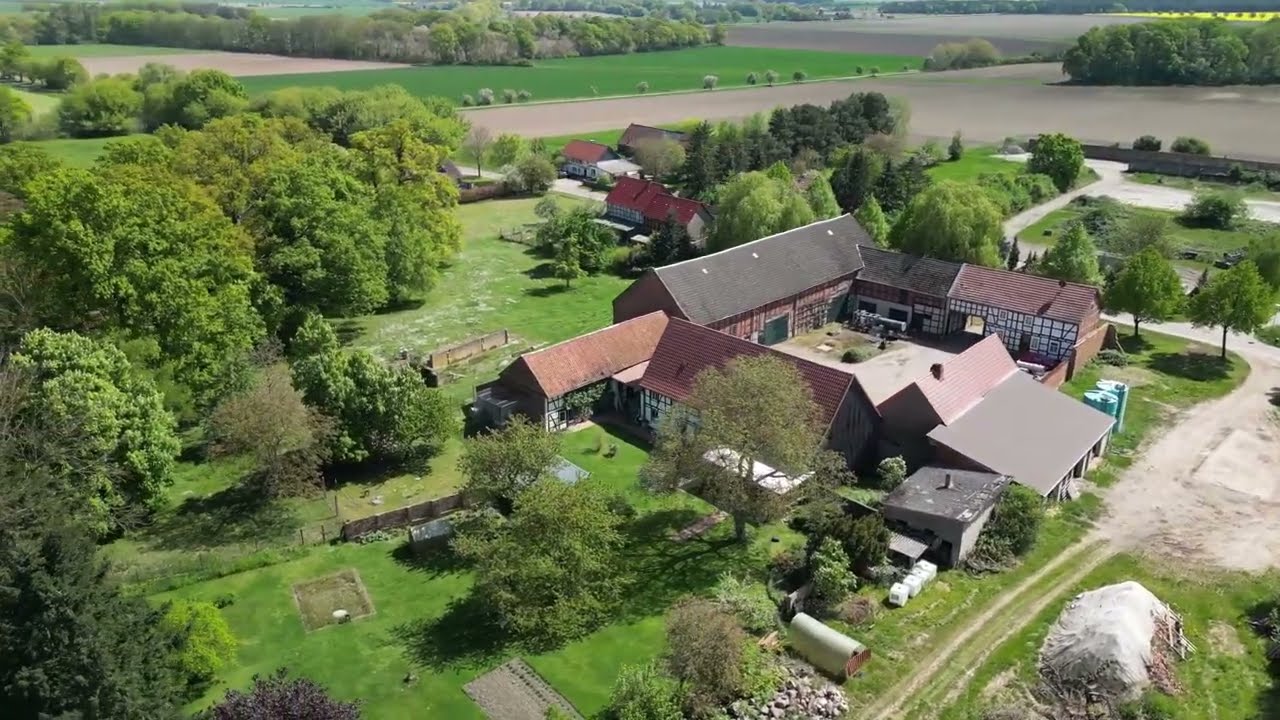 Altm&auml;rkischer Vierseitenhof mit Altenteil und Stallgeb&auml;uden aus 1826 zu verkaufen