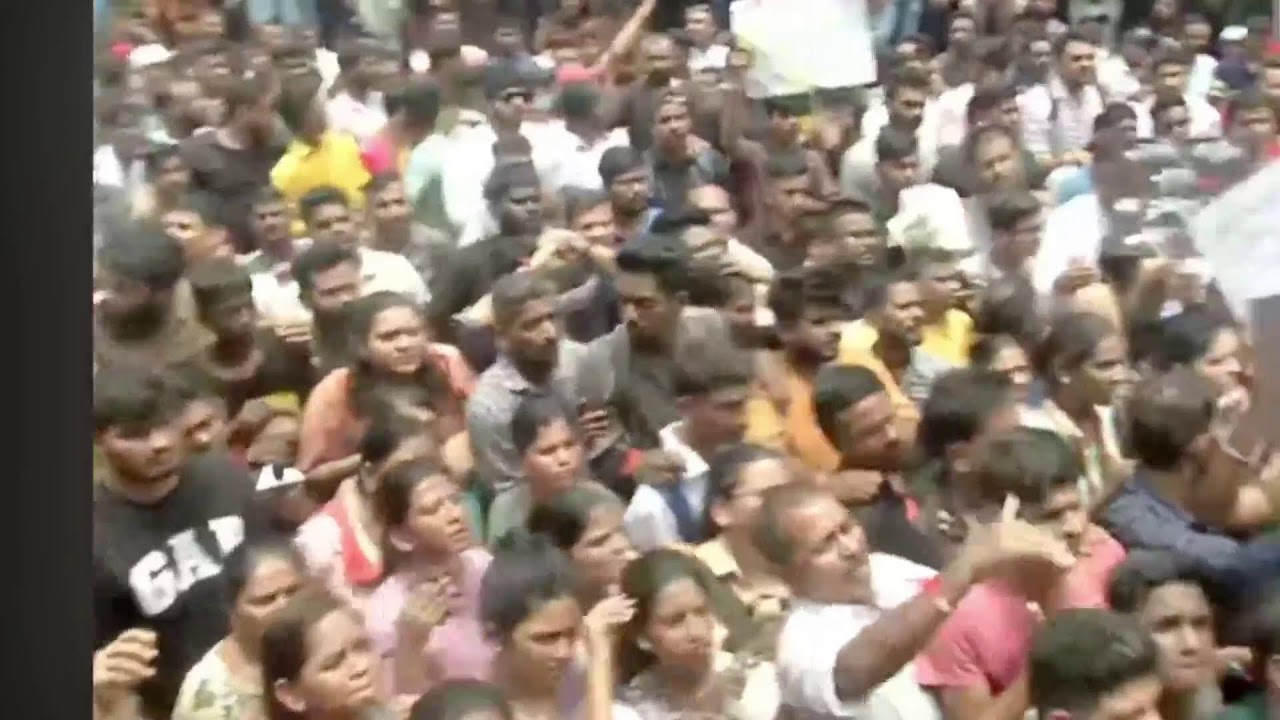 LIVE : Protest In Badlapur Railway Station LIVE |  Sexual Assault Of Minors In Thane