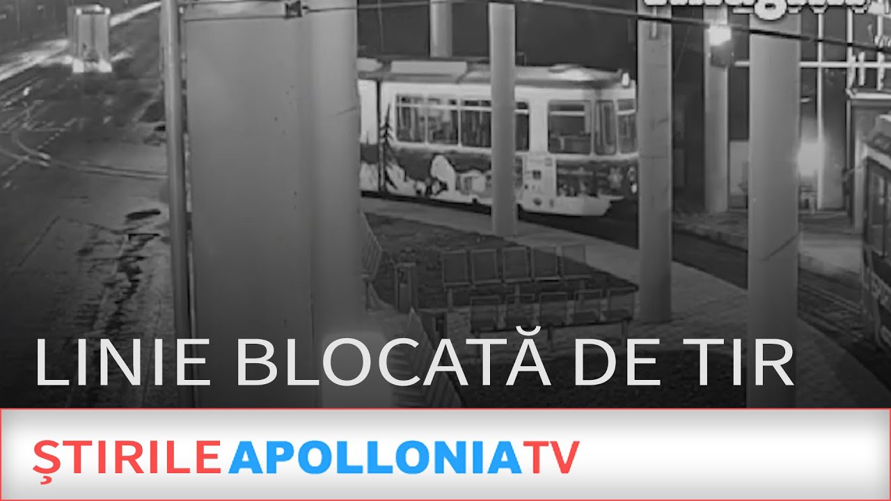 Un tir a intrat pe linia de tramvai în Iași