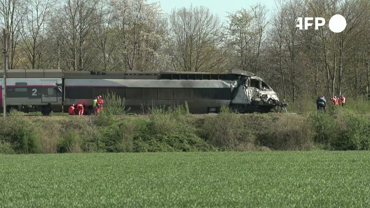 IMAGES Collision meurtri&egrave;re entre un TGV et un poids lourd dans le Pas-de-Calais | AFP