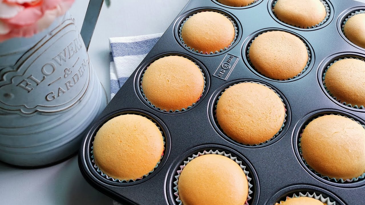 Soft & fluffy Chiffon Cupcakes. Make this with only 3 Eggs | 松软纸杯蛋糕  (US Cup & Metric Measurements)