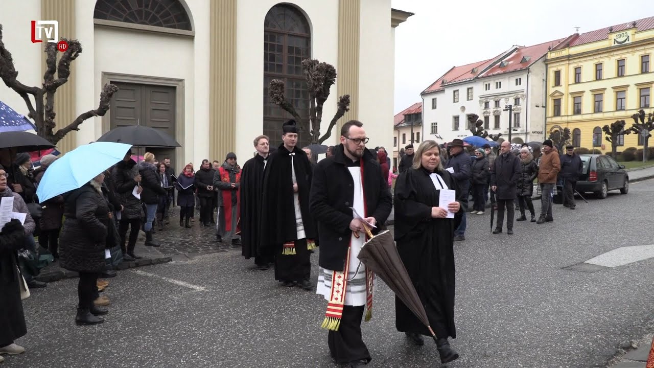 [1/15] Pašiový sprievod opäť spojil kresťanov v Levoči ! (11. 04. 2023)