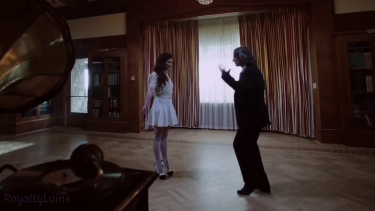 Robert Carlyle is the Dancing Queen 👑
