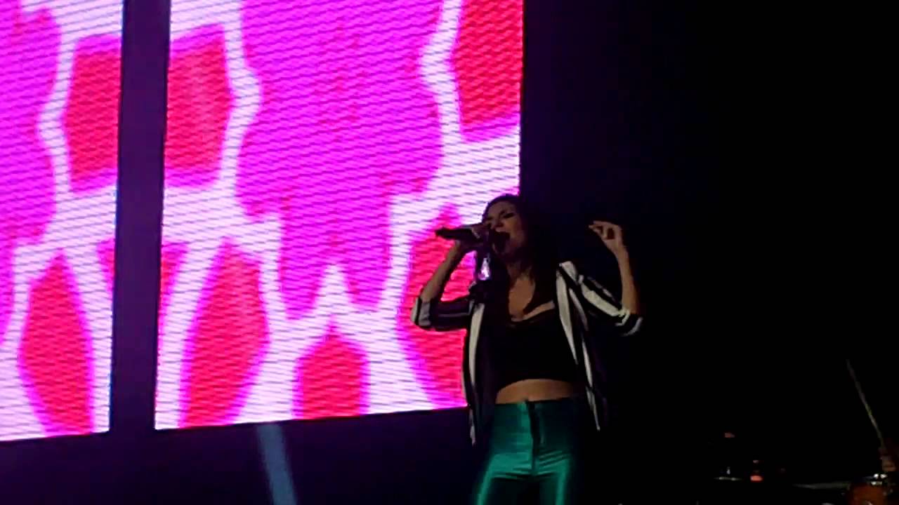3rd Row Victoria Justice Live Concord Ca 6/23/13 Best Friend's Brother