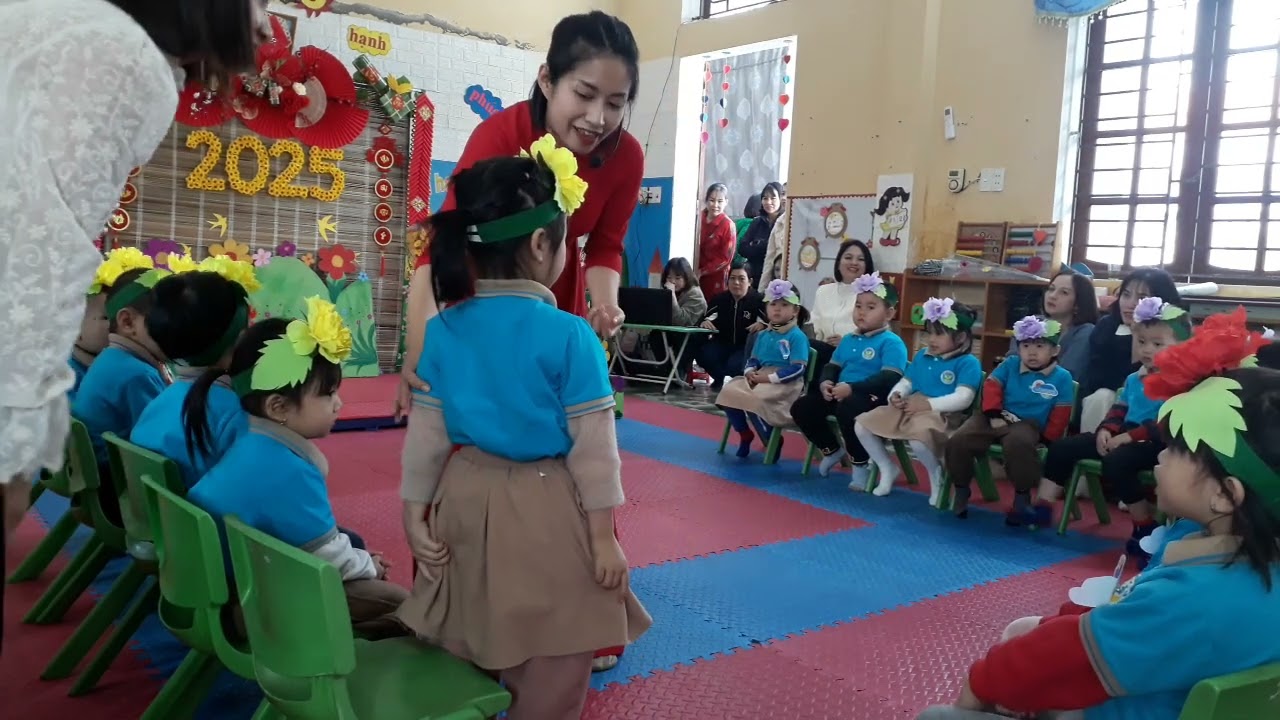 Tiết dạy GVG âm nhạc: Dạy hát: Màu hoa. Trẻ 3 tuổi.