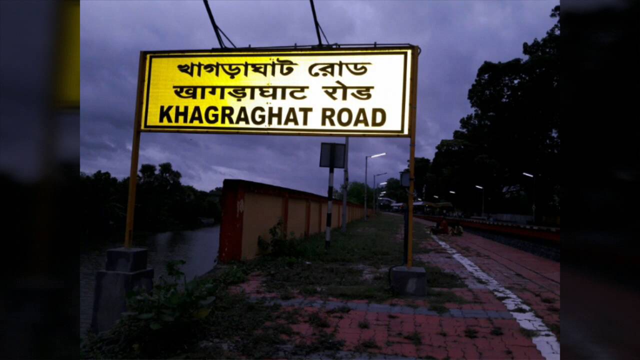 Arrival & Departure of Up Teesta Torsha Express At Khagraghat Rd. Station
