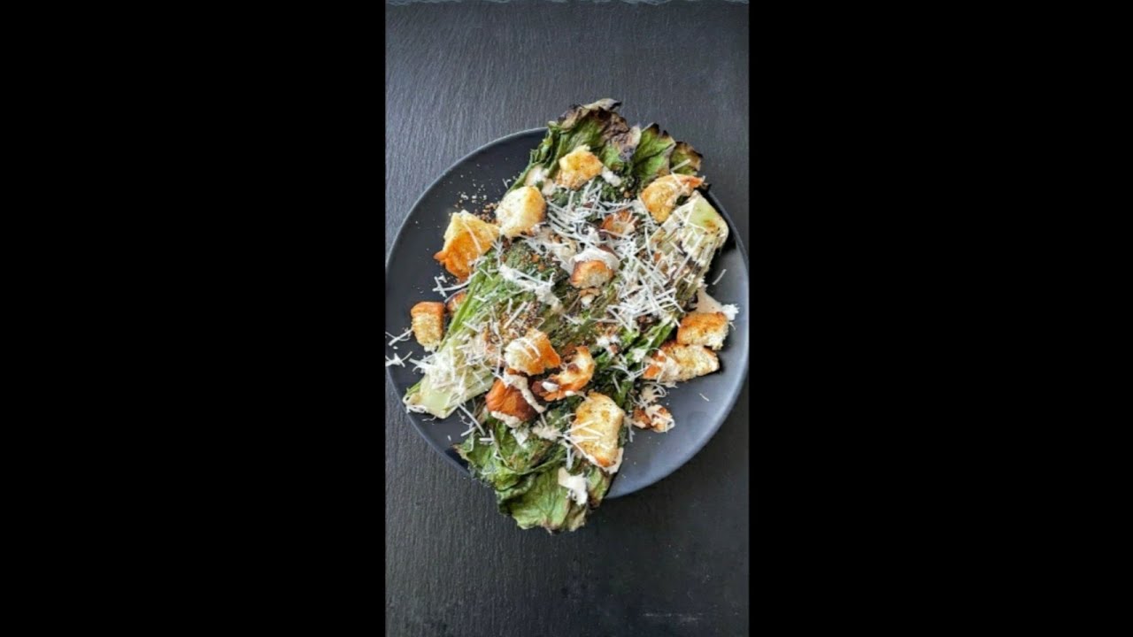 Grilled Caesar Salad with Kings Hawaiian Croutons. Follow the recipe👇🏻