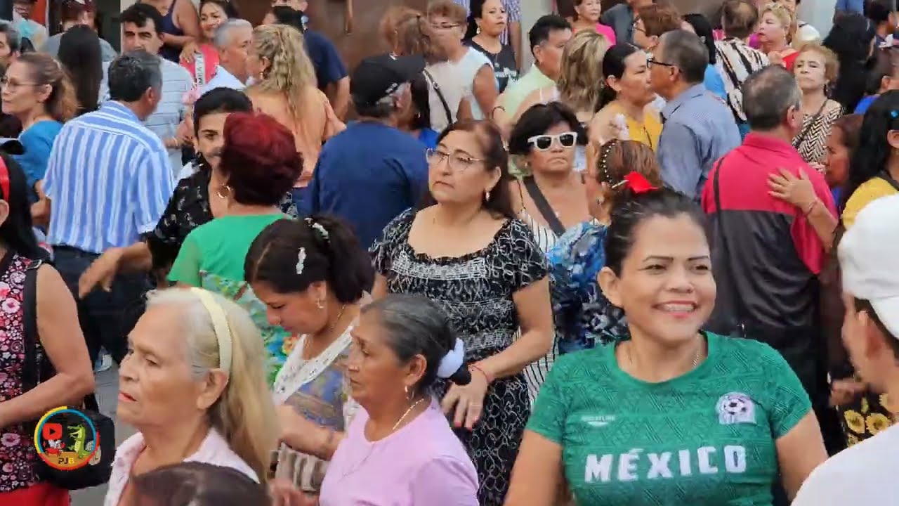 🛑🛑la gente no lo podía creer y siguió bailando.así estuvo el baile..aquí en PLAZA HIJAS DE TAMPICO🇲🇽
