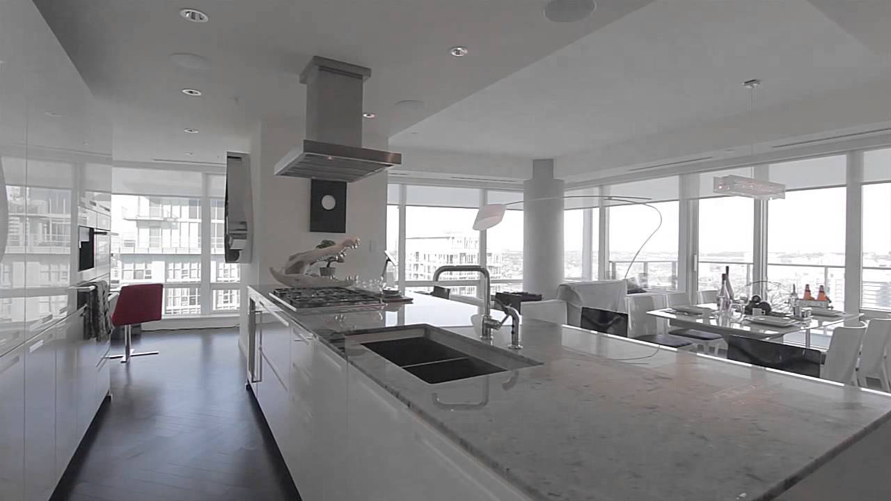 Shangri-La Hotel - Residences - Suite 3405, Toronto