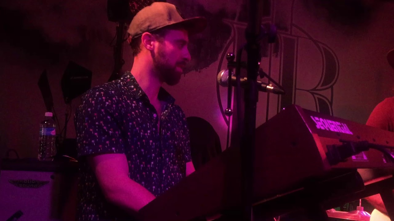 The Reign of Kindo - The Moments In Between (Live)