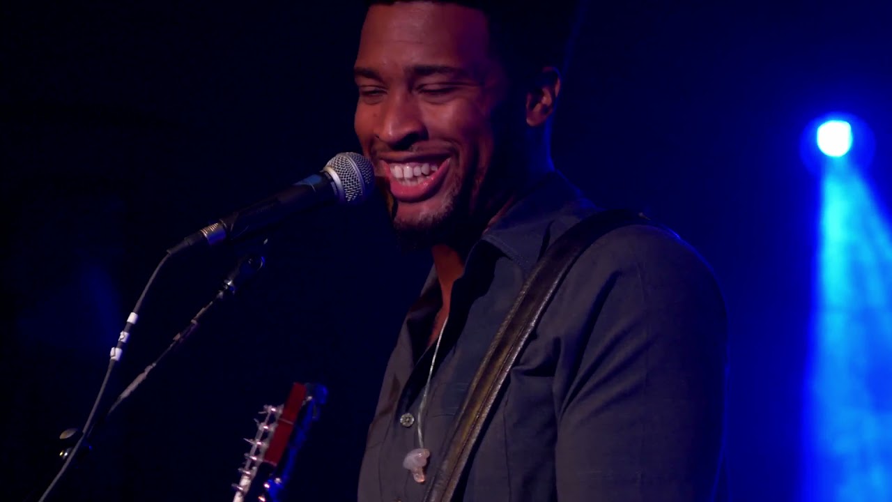 Phillip-Michael Scales performs a full set at Nashville Sunday Night