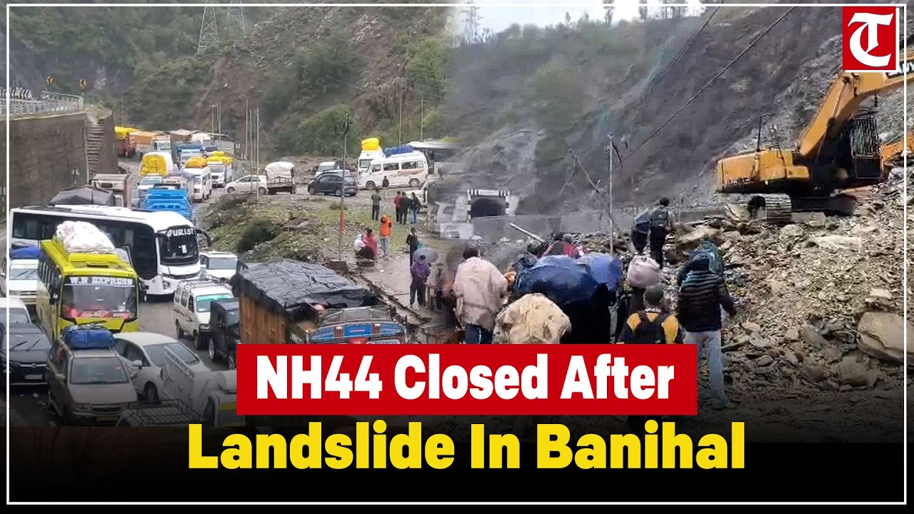 NH44 closed in Banihal after landslide; vehicles stranded, restoration underway