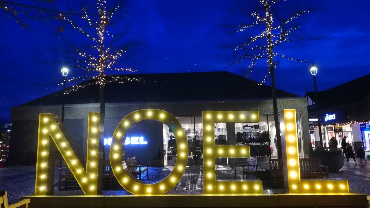 Cheshire Oaks Christmas 2019 - Lights Switch On & Decorations