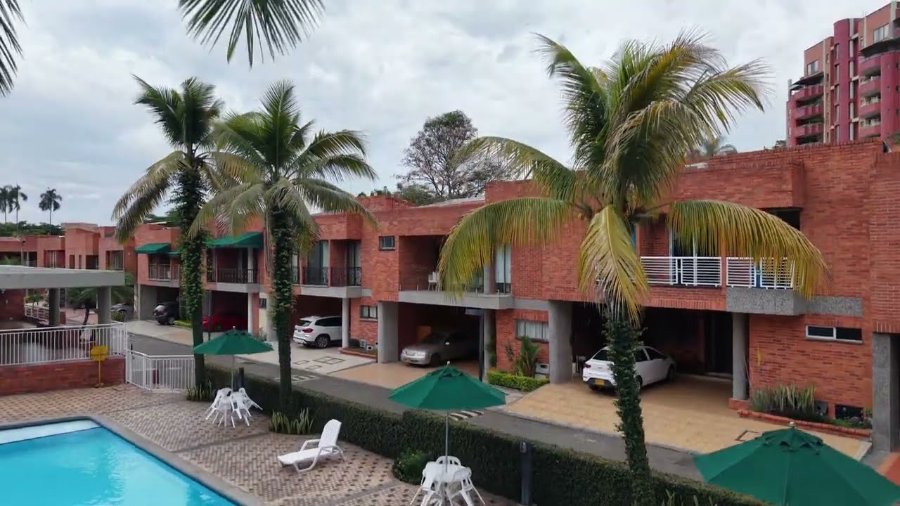 Casa remodelada en condominio — Ciudad Jardín, Cali | Lujo, seguridad y comodidad