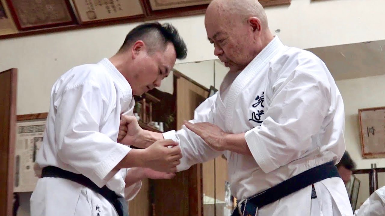 接近戦で激しく打ち合う沖縄空手の稽古法 Punch training within close distance【Okinawa Karate】