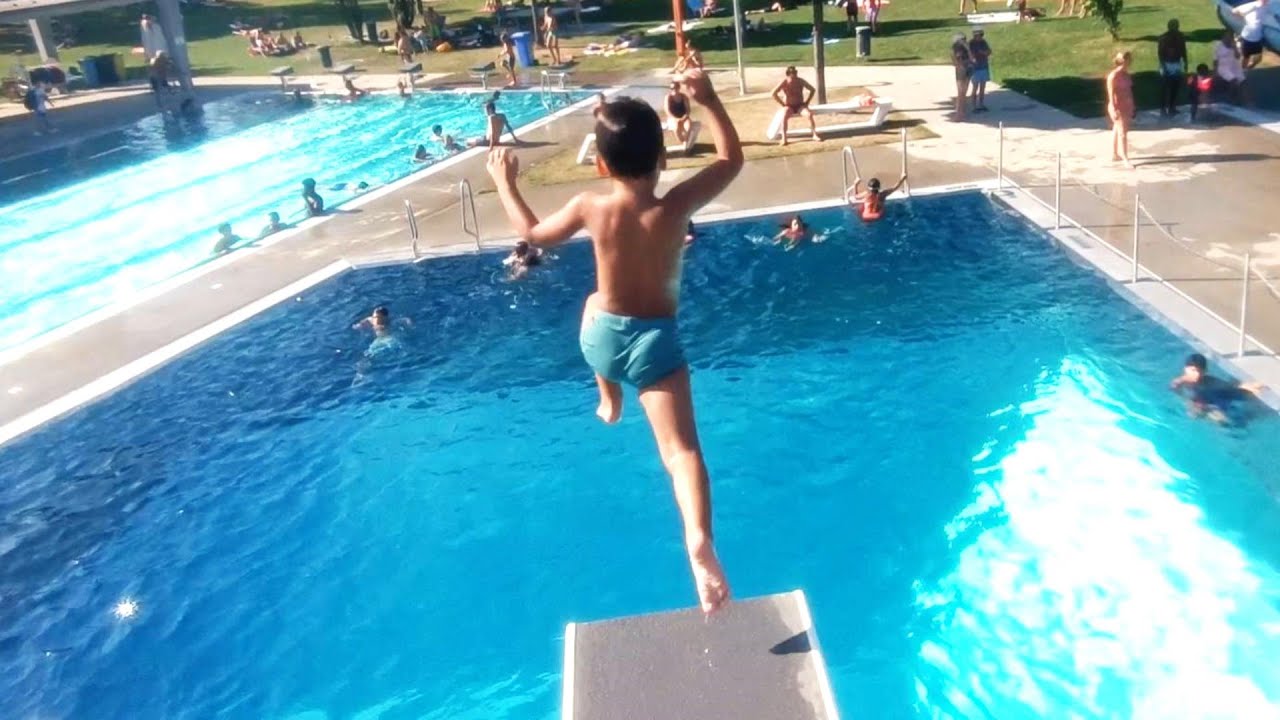 Funny Ways to Jump Into a Swimming Pool