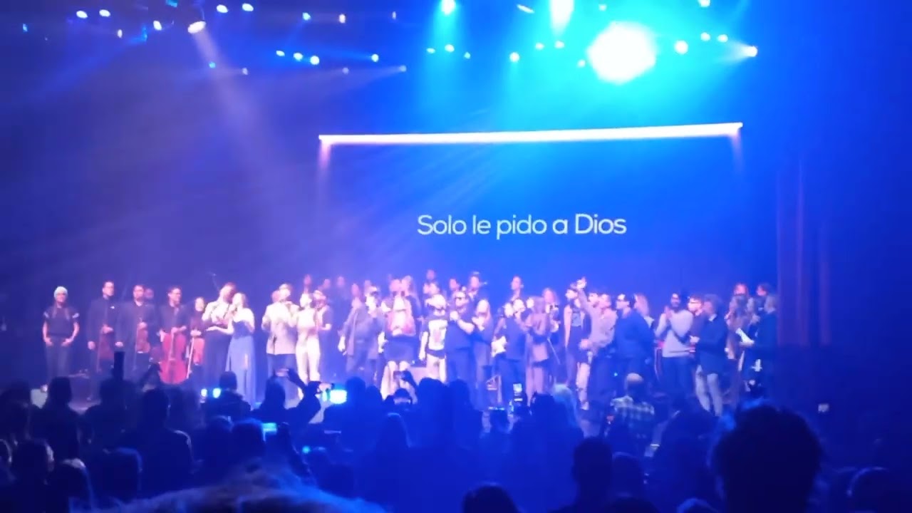 (VJPC 10 03 CV VX AX) Le&oacute;n Gieco. Solo le pido a Dios. Concierto con los refugiados. Teatro Opera