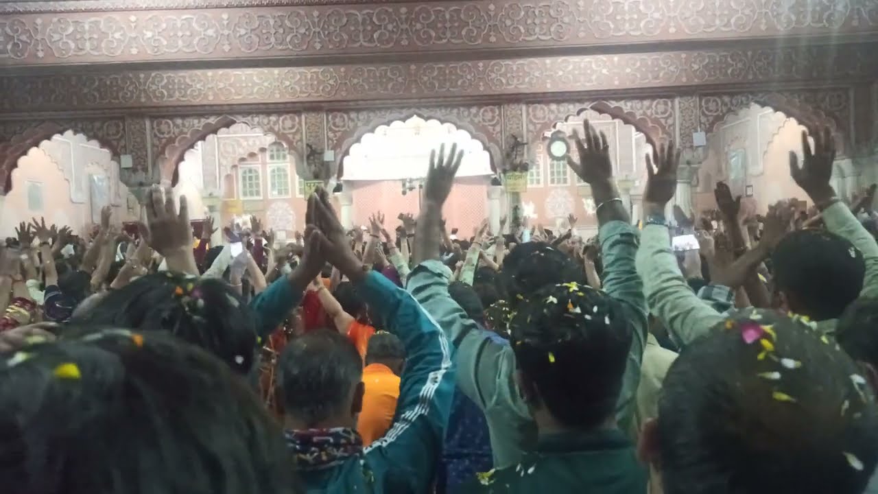 Radhe Govinda - Bhajo Radhe Govinda Kirtan- Govind dev ji Mandir