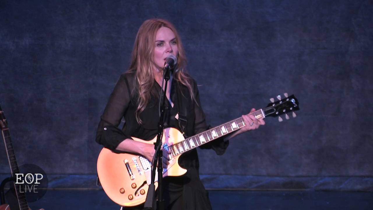 Mary Fahl 