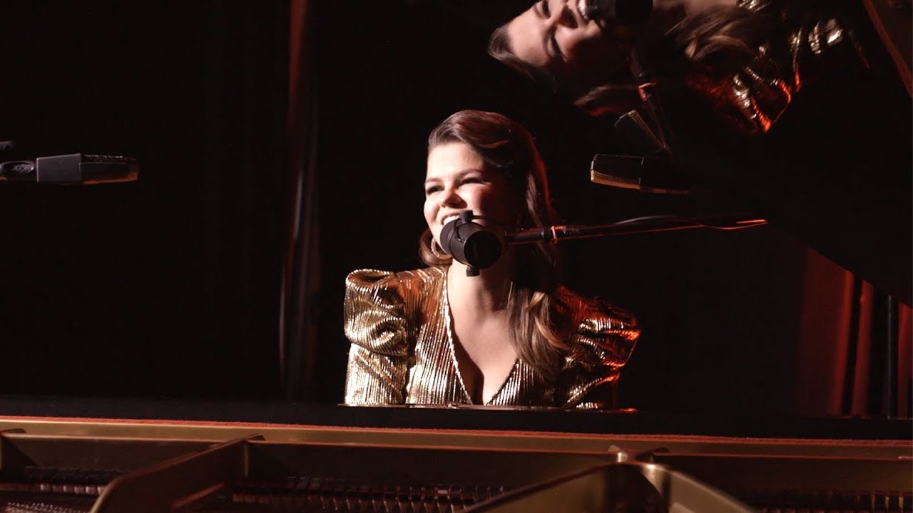 Saara Aalto - Silent Night in 20 languages LIVE